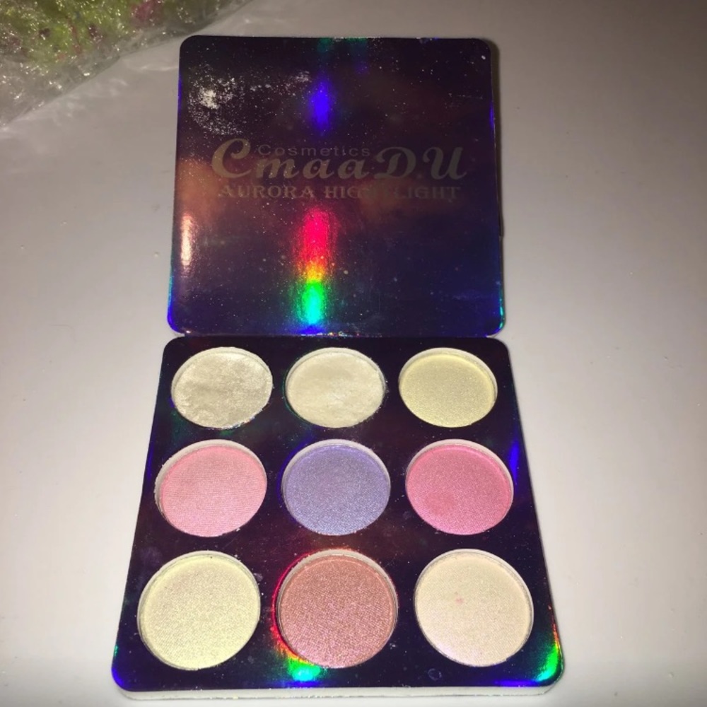 Cmaadu Cosmetics highlighter palette